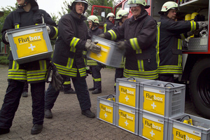  Viele Freiwillige Feuerwehren in Deutschland setzen auf die „Flutboxen“ von Pentair Jung Pumpen. Hausbesitzer in überfluteten Straßenzügen können – ausgestattet mit dem Hochwasser-Set – auch selber in kürzester Zeit überflutete Kellerräume trockenlegen. 
