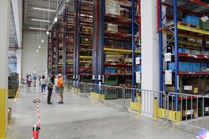  Das Produktions- und Logistikzentrum bietet auf etwa 4.600 m2 Lagerfläche. Das Hochregallager hat eine Höhe von 13,5 m und umfasst rund 8.000 Stellplätze.

(Foto: Mefa) 