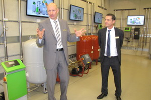  Heinz Krebs (rechts), Leiter des STC und Raimund Hielscher bieten maßgeschneiderte Weiterbildungen an. 