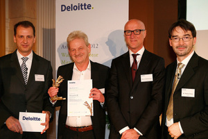  Siegfried Gänßlen (2. v.l.), Vorstandsvorsitzender der Hansgrohe SE, nahm am 31. Januar 2013 aus den Händen von Thomas Traub (l.), Deloitte, Klaus M. Bukenberger (2. v.r.), Corporate Governance Consulting, und Dr. Nikolaus Förster, Chefredakteur „impulse“ (r.) die Auszeichnung entgegen 